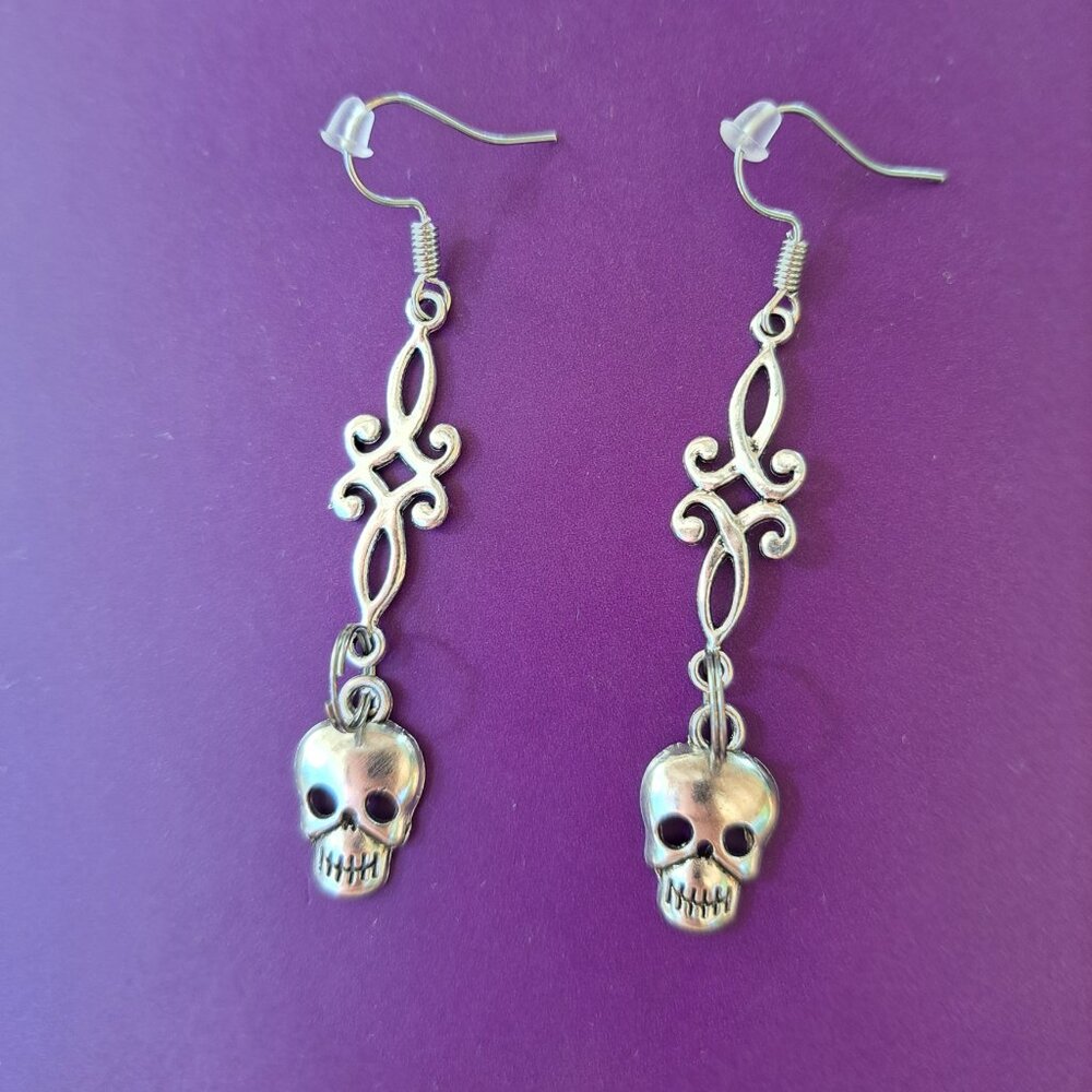 Unique Goth Skull Halloween Earrings Brand New